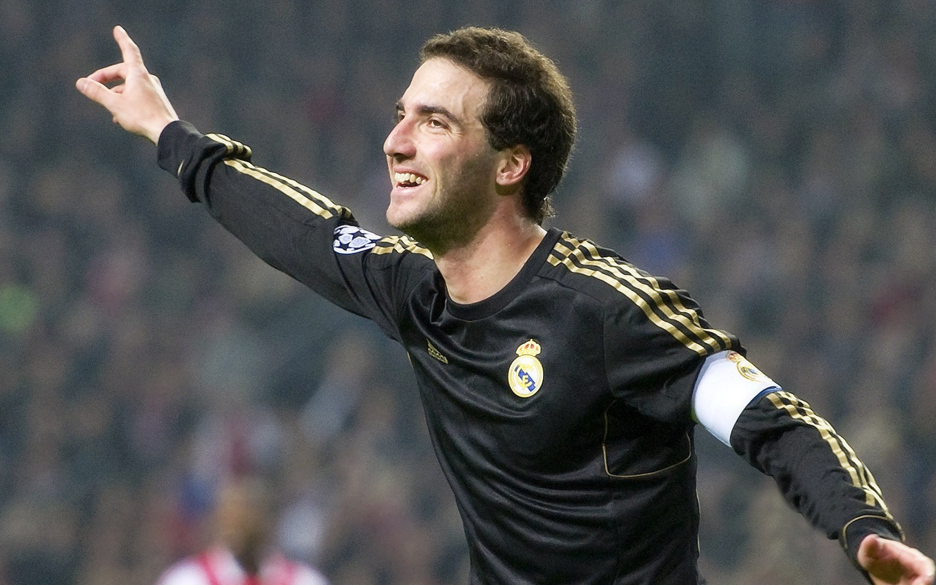 _金属未来：硬核科技打造爆炸式运动装备_，金属爆破