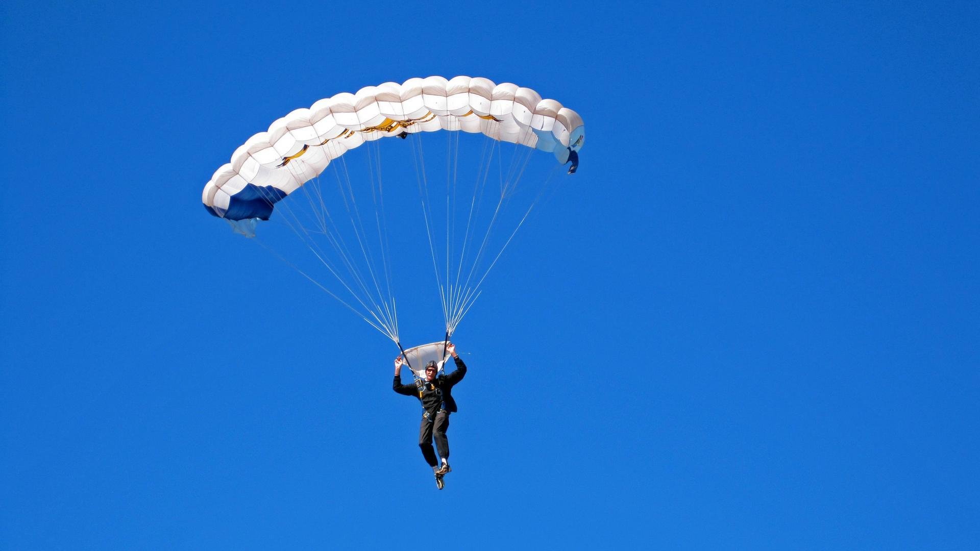 “战术大比拼：幕后策略的终极角逐”