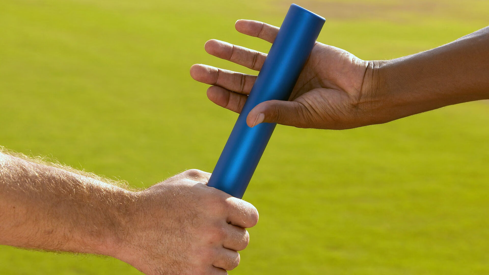 《电竞场景搭建：打造最炫比赛环境》，电竞场景图